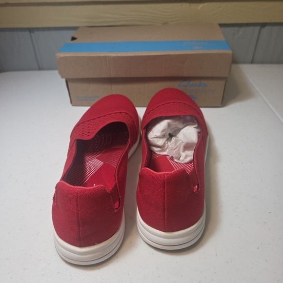 Womens Clarks Cloud Stepper Breeze Vibe Cherry Red Slip-ons Shoes Size 9 W New - Picture 7 of 12
